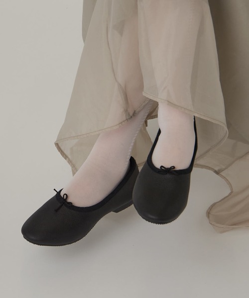 CROWN（クラウン）の「【CROWN】Bow Ballroom/フラットシューズ（バレエシューズ・レディース・ホワイト/ブラック・4/5/6/7/3）」の2枚目の写真