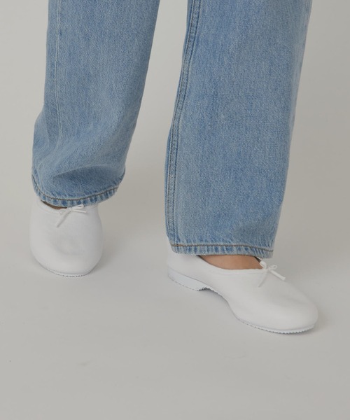 CROWN（クラウン）の「【CROWN】Bow Ballroom/フラットシューズ（バレエシューズ・レディース・ホワイト/ブラック・4/5/6/7/3）」の4枚目の写真