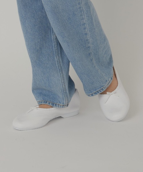 CROWN（クラウン）の「【CROWN】Bow Ballroom/フラットシューズ（バレエシューズ・レディース・ホワイト/ブラック・4/5/6/7/3）」の5枚目の写真