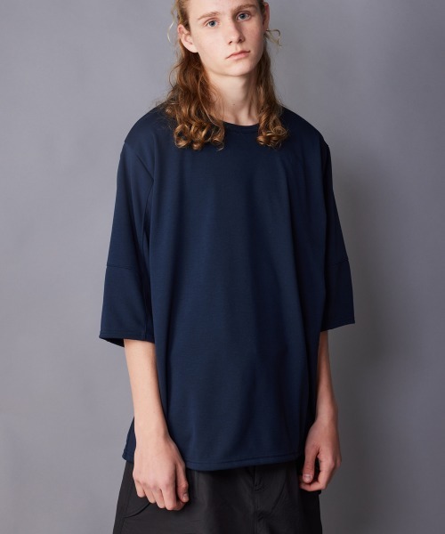 rehacer（レアセル）の「rehacer : Lanthanum Sleeve CS / ランタンスリーブカットソー（Tシャツ/カットソー・メンズ・ネイビー/チャコールグレー・SMALL/MEDIUM/LARGE/X-LARGE）」の3枚目の写真