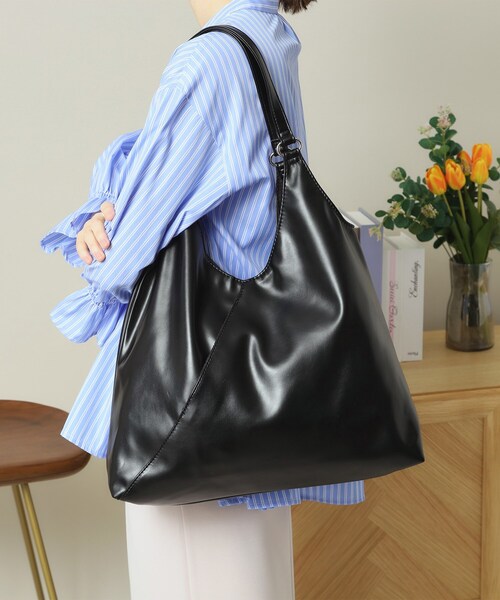 ITS'DEMO（イッツデモ）の「【A4対応】合皮Vカットトート（トートバッグ・レディース・ブロンズ/シルバー/ナチュラル/ブラック・00）」の2枚目の写真