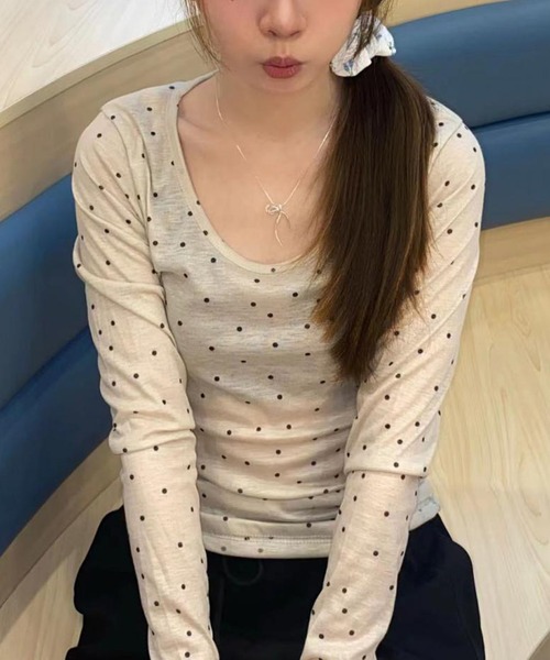 MEMECLE（メメクル）の「【 MEMECLE / メメクル 】ドット Uネックカットソー（Tシャツ/カットソー・レディース・グレー/アイボリー・S/M/L）」の5枚目の写真