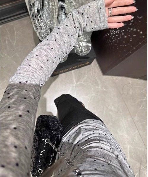 MEMECLE（メメクル）の「【 MEMECLE / メメクル 】ドット Uネックカットソー（Tシャツ/カットソー・レディース・グレー/アイボリー・S/M/L）」の11枚目の写真