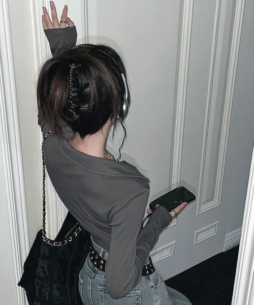 VIBGYOR（ヴィブジョー）の「【EIZZ/アイズ】ポロ襟 クロップド丈 ロゴ ロンT（Tシャツ/カットソー・レディース・ブラック/ブラウン/グレー/オフホワイト・FREE）」の9枚目の写真