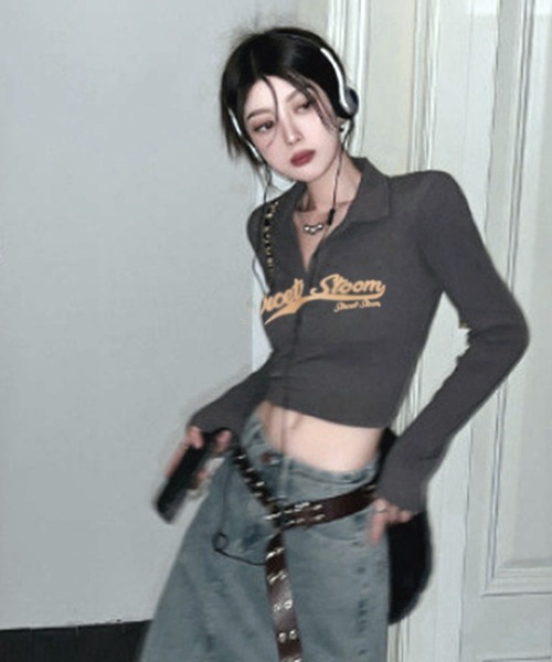 VIBGYOR（ヴィブジョー）の「【EIZZ/アイズ】ポロ襟 クロップド丈 ロゴ ロンT（Tシャツ/カットソー・レディース・ブラック/ブラウン/グレー/オフホワイト・FREE）」の11枚目の写真