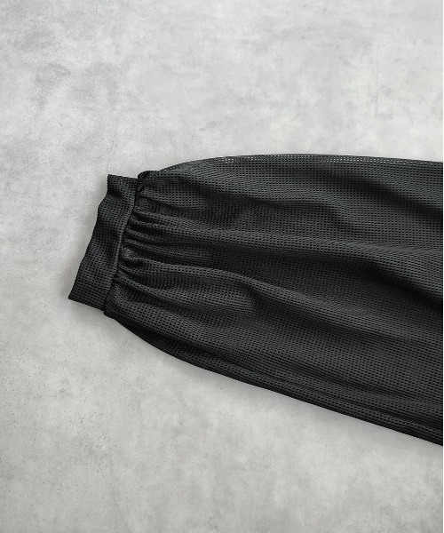 ad thie(アドティエ)の「ショート丈 ドロストメッシュプルオーバー(Tシャツ/カットソー・レディース・ブラック/オフホワイト・FREE)」の17枚目の写真