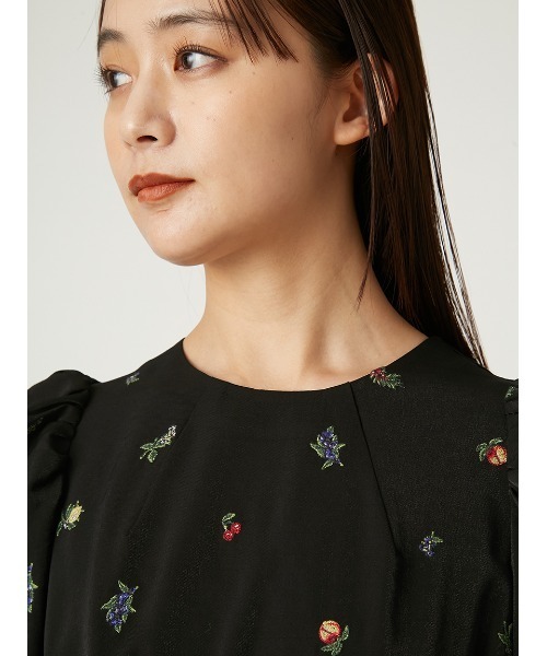 FRAY I.D（フレイアイディー）の「フルーツエンブロイダリー