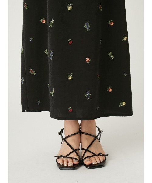 FRAY I.D（フレイアイディー）の「フルーツエンブロイダリー