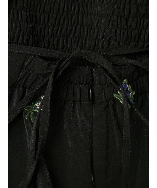 FRAY I.D（フレイアイディー）の「フルーツエンブロイダリー