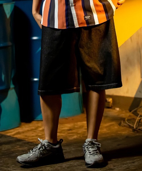 430（フォーサーティ）の「mp13632- ES PAINTER DENIM SHORTS 1-WASH デニムショートパンツ（デニムパンツ・メンズ・インディゴブルー/ブラック・0/1/2/3）」の2枚目の写真