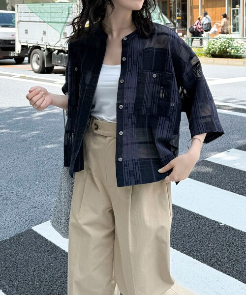 fredy emue(フレディエミュ)の「シアーチェック半袖シャツ(シャツ/ブラウス・レディース・ネイビー/オフホワイト・38)」の3枚目の写真