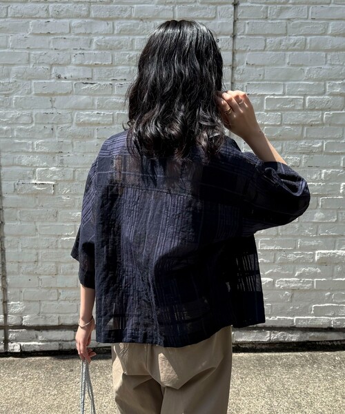 fredy emue(フレディエミュ)の「シアーチェック半袖シャツ(シャツ/ブラウス・レディース・ネイビー/オフホワイト・38)」の9枚目の写真