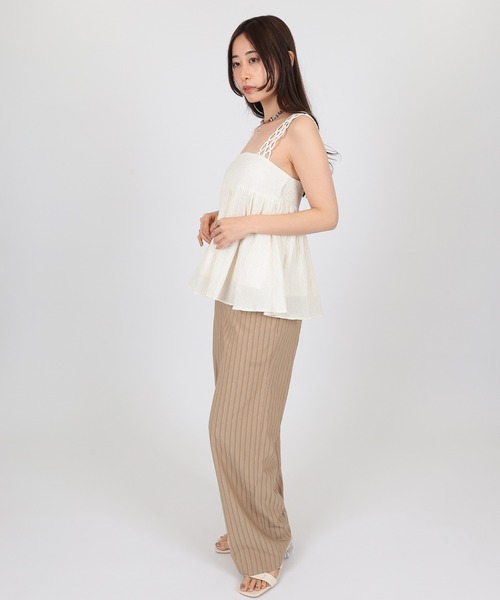 SUWDEE(スーディー)の「gather flare camisole blouse(キャミソール・レディース・アイボリー/ブラック・FREE)」の4枚目の写真