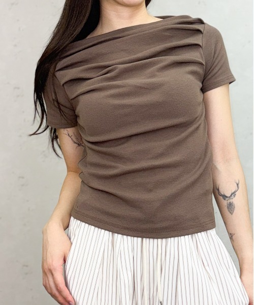 Per sist ence(パーシエンス)の「スムース天竺タックオフショルプルオーバー(Tシャツ/カットソー・レディース・ブラウン/オフホワイト/グレー/ブラック/ピンク・ONE SIZE)」の16枚目の写真
