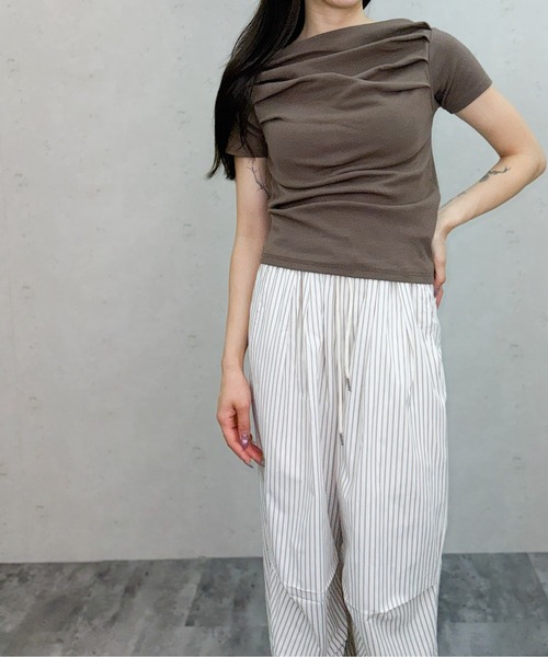 Per sist ence(パーシエンス)の「スムース天竺タックオフショルプルオーバー(Tシャツ/カットソー・レディース・ブラウン/オフホワイト/グレー/ブラック/ピンク・ONE SIZE)」の15枚目の写真