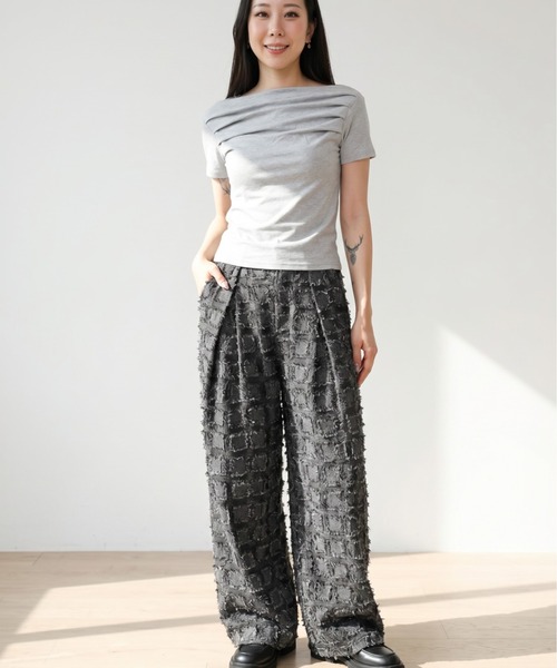 Per sist ence(パーシエンス)の「スムース天竺タックオフショルプルオーバー(Tシャツ/カットソー・レディース・ブラウン/オフホワイト/グレー/ブラック/ピンク・ONE SIZE)」の9枚目の写真