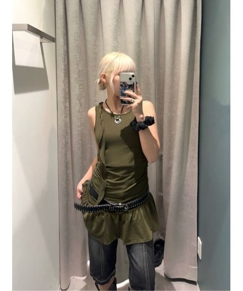 LAGUA GEM（ラグアジェム）の「CRASH POINT FRILL チュニック（Tシャツ/カットソー・レディース・チャコールグレー/ライトベージュ/カーキ・FREE）」の16枚目の写真