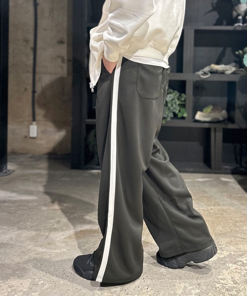 BEATJIVE（ビートジャイブ）の「ジャージ素材 ライン ワイド トラック パンツ スラックス スウェット（その他パンツ・メンズ・ブラック系その他2/グレー系その他/ブラック系その他/グレー系その他2・FREE）」の2枚目の写真