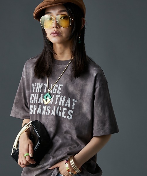 GEVS.(ジェイヴィス)の「綿100%ムラ染風ロゴプリントTシャツ<大きいサイズ有>GEVS.(Tシャツ/カットソー・レディース・オレンジ系/パープル系/ブラウン系・M/L/LL/3L/4L/5L)」の2枚目の写真