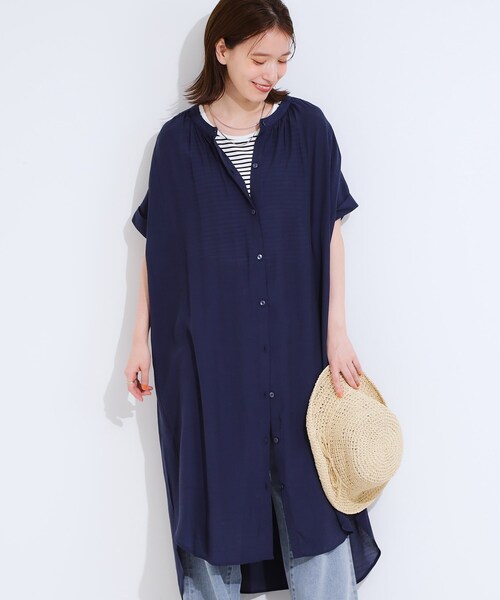 SHOO・LA・RUE(シューラルー)の「【洗える/S-LL/ひんやり】ふんわり軽やかに 前あきロングシャツ(ワンピース・レディース・レッド系1/ベージュ/ネイビー/ブルー・04/03/02/01)」の3枚目の写真