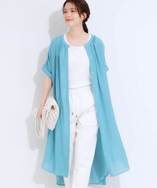 SHOO・LA・RUE(シューラルー)の「【洗える/S-LL/ひんやり】ふんわり軽やかに 前あきロングシャツ(ワンピース・レディース・レッド系1/ベージュ/ネイビー/ブルー・04/03/02/01)」の4枚目の写真