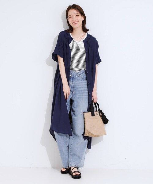 SHOO・LA・RUE(シューラルー)の「【洗える/S-LL/ひんやり】ふんわり軽やかに 前あきロングシャツ(ワンピース・レディース・レッド系1/ベージュ/ネイビー/ブルー・04/03/02/01)」の5枚目の写真