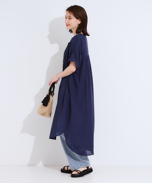 SHOO・LA・RUE(シューラルー)の「【洗える/S-LL/ひんやり】ふんわり軽やかに 前あきロングシャツ(ワンピース・レディース・レッド系1/ベージュ/ネイビー/ブルー・04/03/02/01)」の7枚目の写真