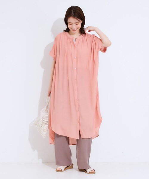 SHOO・LA・RUE(シューラルー)の「【洗える/S-LL/ひんやり】ふんわり軽やかに 前あきロングシャツ(ワンピース・レディース・レッド系1/ベージュ/ネイビー/ブルー・04/03/02/01)」の13枚目の写真
