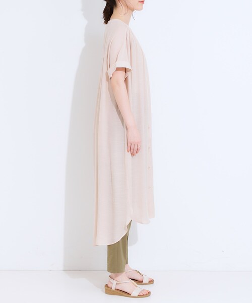 SHOO・LA・RUE(シューラルー)の「【洗える/S-LL/ひんやり】ふんわり軽やかに 前あきロングシャツ(ワンピース・レディース・レッド系1/ベージュ/ネイビー/ブルー・04/03/02/01)」の18枚目の写真