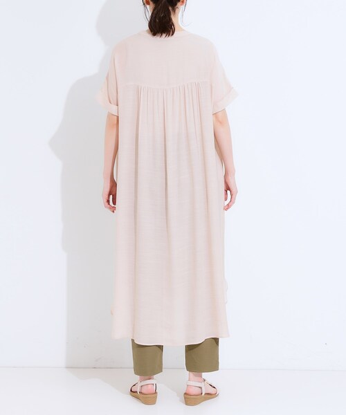 SHOO・LA・RUE(シューラルー)の「【洗える/S-LL/ひんやり】ふんわり軽やかに 前あきロングシャツ(ワンピース・レディース・レッド系1/ベージュ/ネイビー/ブルー・04/03/02/01)」の19枚目の写真