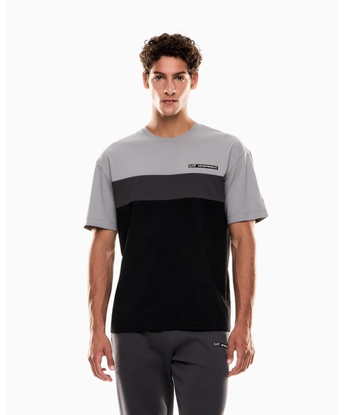 EMPORIO ARMANI EA7(エンポリオアルマーニイーエーセブン)の「【エンポリオ アルマーニ EA7】Athletic Colour Block クルーネックTシャツ コットン混紡(Tシャツ/カットソー・メンズ・ネイビー/ピンク/カーキ/グレー・SMALL/MEDIUM/LARGE/X-LARGE/XX-LARGE/X-SMALL)」の2枚目の写真