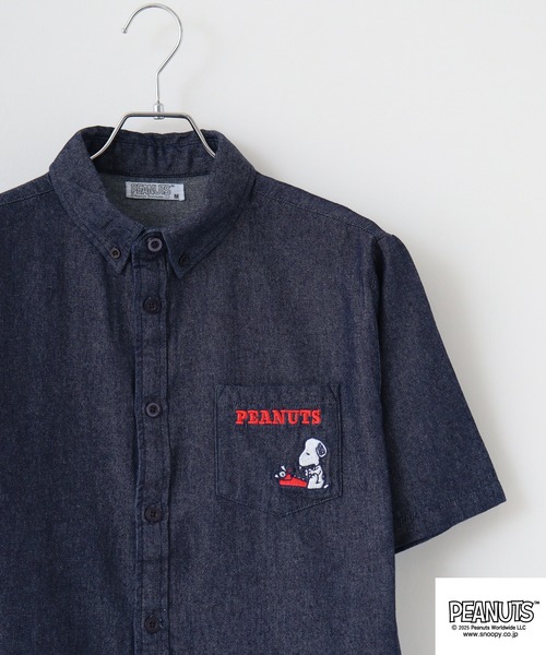 PEANUTS(ピーナッツ)の「PEANUTS 刺繍デニム半袖シャツ(シャツ/ブラウス・メンズ・ブルー系/ネイビー/ブルー/ネイビー系・M/L/LL)」の2枚目の写真