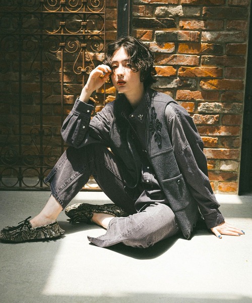 niko and...(ニコアンド)の「【NKJ 2025AW】COMPACT FLARE DENIM(デニムパンツ・レディース・インディゴブルー/チャコール/ブラウン/ネイビー・LARGE/MEDIUM)」の13枚目の写真