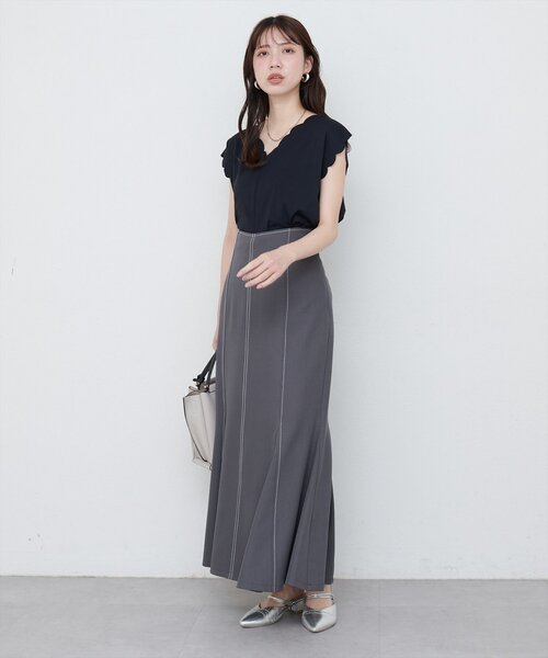 natural couture(ナチュラルクチュール)の「前後2WAYスカラップノースリカットソーブラウス(Tシャツ/カットソー・レディース・ブルー/レッド/ピンク/ブラック/グレイッシュベージュ・FREE)」の9枚目の写真