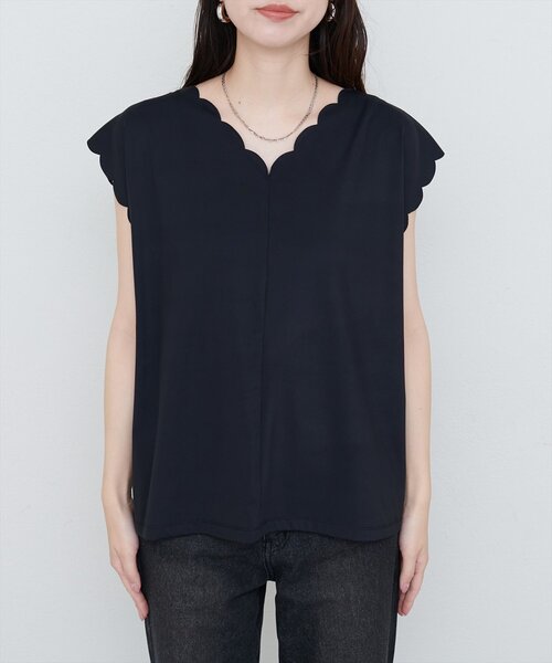natural couture(ナチュラルクチュール)の「前後2WAYスカラップノースリカットソーブラウス(Tシャツ/カットソー・レディース・ブルー/レッド/ピンク/ブラック/グレイッシュベージュ・FREE)」の10枚目の写真