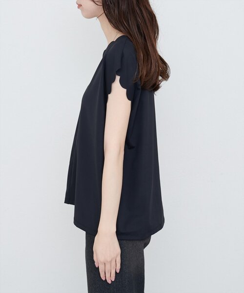 natural couture(ナチュラルクチュール)の「前後2WAYスカラップノースリカットソーブラウス(Tシャツ/カットソー・レディース・ブルー/レッド/ピンク/ブラック/グレイッシュベージュ・FREE)」の11枚目の写真