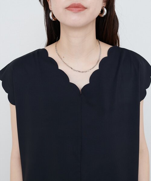 natural couture(ナチュラルクチュール)の「前後2WAYスカラップノースリカットソーブラウス(Tシャツ/カットソー・レディース・ブルー/レッド/ピンク/ブラック/グレイッシュベージュ・FREE)」の13枚目の写真
