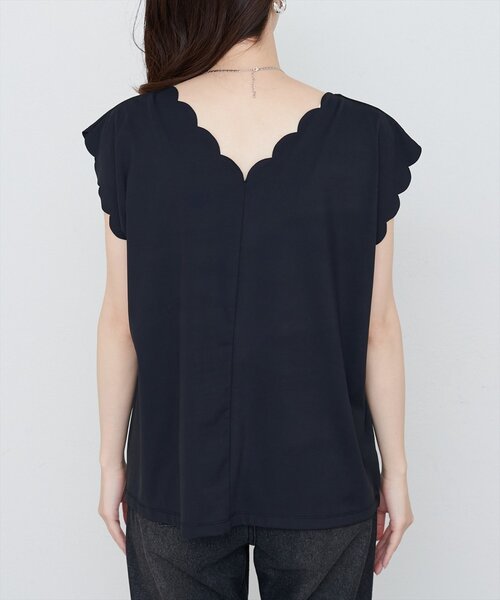 natural couture(ナチュラルクチュール)の「前後2WAYスカラップノースリカットソーブラウス(Tシャツ/カットソー・レディース・ブルー/レッド/ピンク/ブラック/グレイッシュベージュ・FREE)」の16枚目の写真