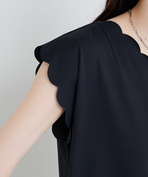 natural couture(ナチュラルクチュール)の「前後2WAYスカラップノースリカットソーブラウス(Tシャツ/カットソー・レディース・ブルー/レッド/ピンク/ブラック/グレイッシュベージュ・FREE)」の17枚目の写真