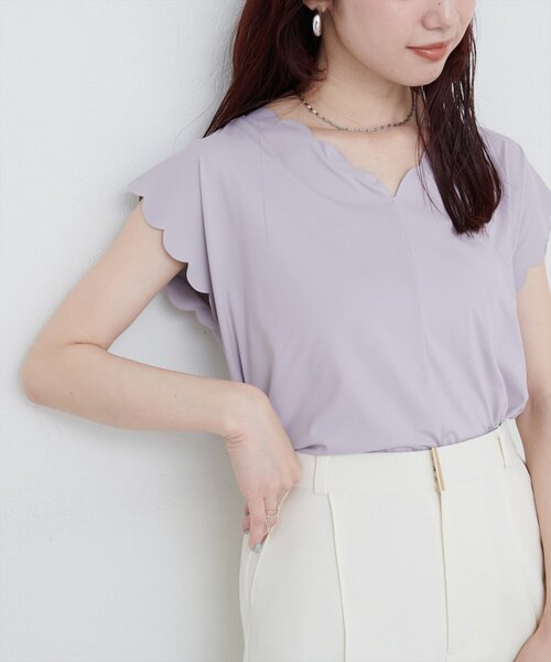 natural couture(ナチュラルクチュール)の「前後2WAYスカラップノースリカットソーブラウス(Tシャツ/カットソー・レディース・ブルー/レッド/ピンク/ブラック/グレイッシュベージュ・FREE)」の3枚目の写真