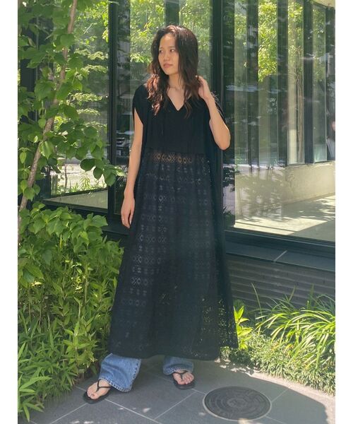 Ungrid(アングリッド)の「メッシュレースノースリワンピース(ワンピース・レディース・ブラック/オフホワイト・FREE)」の1枚目の写真