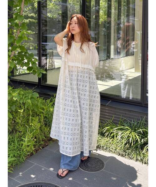 Ungrid(アングリッド)の「メッシュレースノースリワンピース(ワンピース・レディース・ブラック/オフホワイト・FREE)」の5枚目の写真