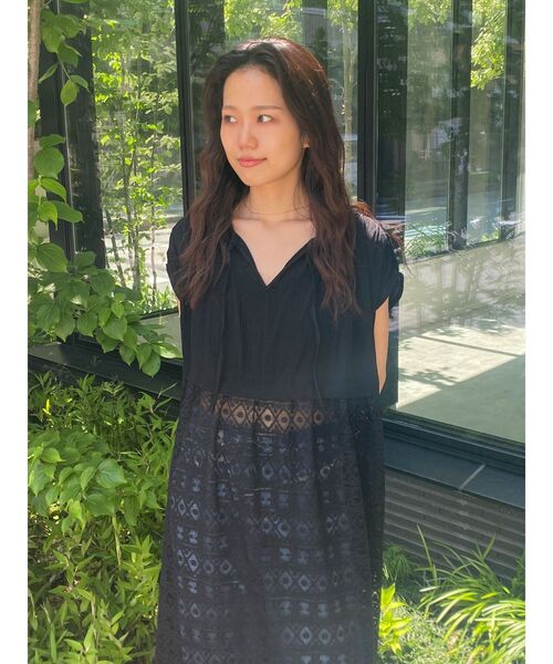 Ungrid(アングリッド)の「メッシュレースノースリワンピース(ワンピース・レディース・ブラック/オフホワイト・FREE)」の9枚目の写真