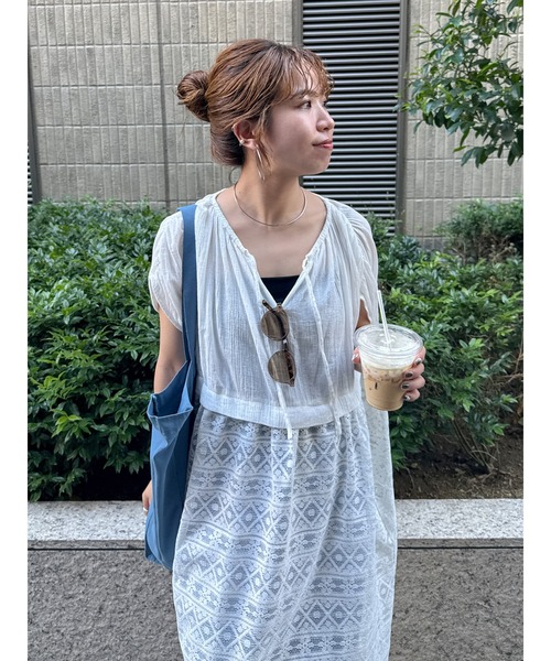 Ungrid(アングリッド)の「メッシュレースノースリワンピース(ワンピース・レディース・ブラック/オフホワイト・FREE)」の3枚目の写真