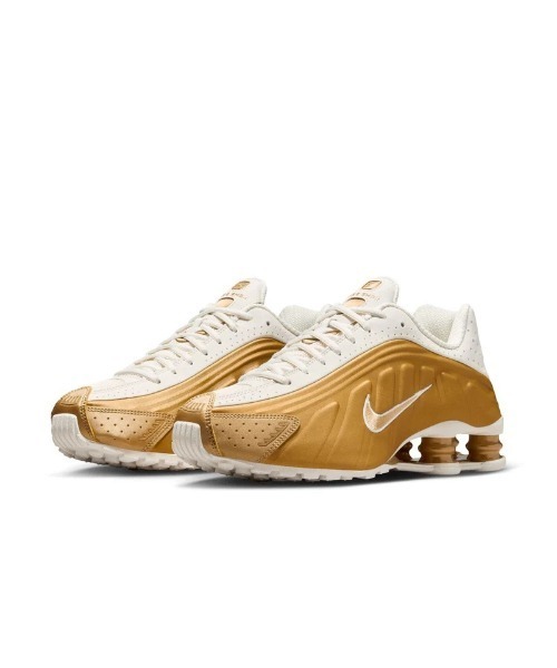 NIKE（ナイキ）の「NIKE Wmns Shox R4（ナイキ ウィメンズ ショックス R4）（スニーカー・レディース・ホワイト系/ブラック系2/ブラック系1・25cm/23cm/24.5cm/24cm/23.5cm）」の2枚目の写真