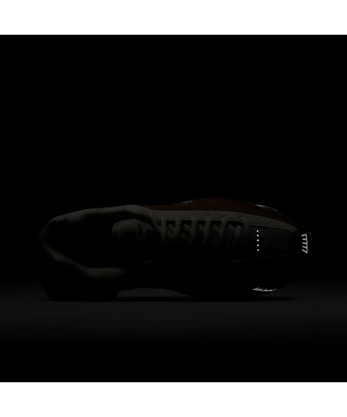 NIKE（ナイキ）の「NIKE Wmns Shox R4（ナイキ ウィメンズ ショックス R4）（スニーカー・レディース・ホワイト系/ブラック系2/ブラック系1・25cm/23cm/24.5cm/24cm/23.5cm）」の21枚目の写真