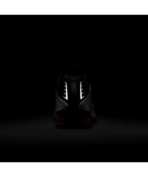NIKE（ナイキ）の「NIKE Wmns Shox R4（ナイキ ウィメンズ ショックス R4）（スニーカー・レディース・ホワイト系/ブラック系2/ブラック系1・25cm/23cm/24.5cm/24cm/23.5cm）」の10枚目の写真