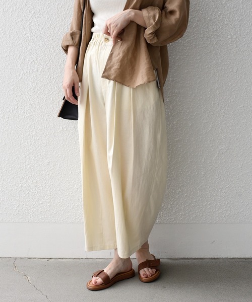 SHIPS.me(シップスミー)の「【ZOZO限定】SHIPS.me: 綿麻 タック バルーン パンツ(その他パンツ・レディース・ナチュラル/カーキ/ブラック/ライトベージュ/サックスブルー/ダークブラウン/ネイビー/イエロー・マルチサイズ)」の5枚目の写真