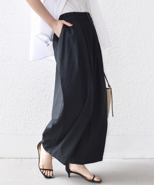 SHIPS.me(シップスミー)の「【ZOZO限定】SHIPS.me: 綿麻 タック バルーン パンツ(その他パンツ・レディース・ナチュラル/カーキ/ブラック/ライトベージュ/サックスブルー/ダークブラウン/ネイビー/イエロー・マルチサイズ)」の2枚目の写真