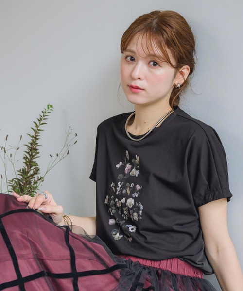 KATHARINE ROSS（キャサリンロス）の「【KATHARINE ROSS】アートフラワープリントプルオーバー（Tシャツ/カットソー・レディース・ホワイト/ブラック・MEDIUM）」の2枚目の写真